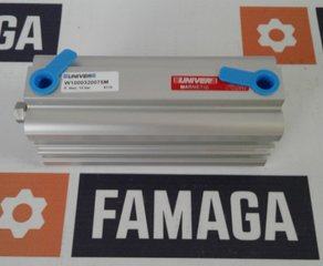 Цилиндр
Kurzhubzylinder,
Kolbenstange Edelstahl,
D=32mm Hub=75mm,
Magnetausführung Univer