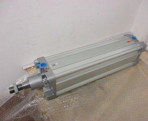 Пневматический цилиндр, длина 1000 мм, макс. давление 10 Бар, длина штока 160 мм, размер присоединения 12 мм Univer